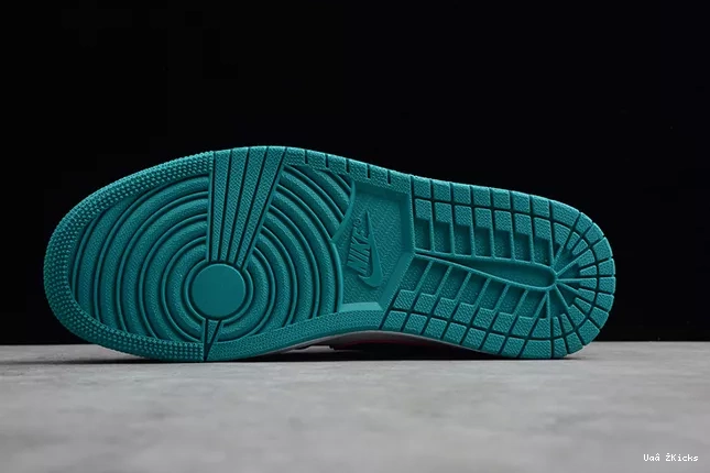 3504 Jordan Air South Minimalist Mid 272 1 852542- Beach 0825